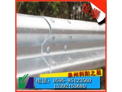 ?？谑懈咚俜雷膊ㄐ巫o欄板廠(chǎng)家 長(cháng)樂(lè )波形護欄板 永泰高速護欄
